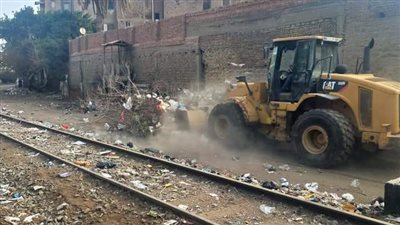 نظافة القاهرة: رفع تراكمات القمامة من داخل حرم سكك حديد مصر