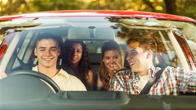 مفاجأة.. حكم قضائي من 2009 بتغريم سائق سيارة والشخص المجاور له لعدم استخدام حزام الأمان