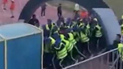 جماهير الزمالك تسب أمين عمر بألفاظ خارجة عقب الخسارة أمام أسوان | بث مباشر