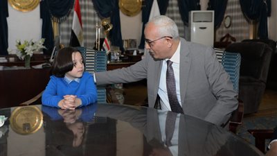 تكريم أذكى طفل واجتماع ثانوية عامة.. ماذا حدث بديوان وزارة التعليم في أول أيام 2023؟| تقرير