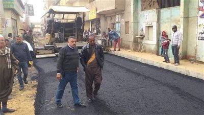 بدء رصف 10 شوارع رئيسية بمدينة ديرمواس بالمنيا