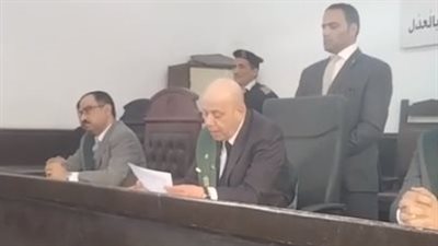 محاكمة متهم بقتل مشرف مدرسة بالفيوم لشكه بوجود علاقة غير شرعية مع زوجته | بث مباشر