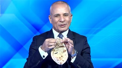 أحمد موسى منفعلًا: الناس بتقف طوابير في بعض المحافظات عشان تاخد رغيف العيش