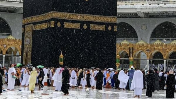 التصوير أمام الكعبة