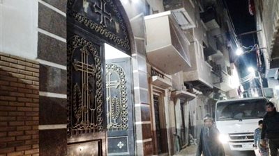 استعدادًا لاحتفالات عيد الميلاد.. حملات مكثفة للنظافة والتجميل والإنارة بمحيط الكنائس بسوهاج| صور