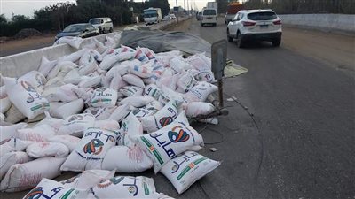 انقلاب سيارة محملة بالدقيق على طريق طنطا - بسيون الزراعي بسبب سوء الطقس