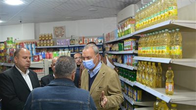 محافظ القليوبية في جولة ميدانية للتأكد من الالتزام بأسعار السلع والاطمئنان على توافرها