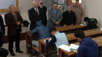 1300 طالب يؤدون الامتحانات بكليتي العلوم والهندسة بجامعة بنها