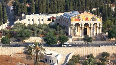 مراهقون يهود يخربون مقبرة مسيحية في القدس المحتلة