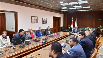إنشاء قاعدة بيانات.. وزير الري يتابع موقف مشروعات الصرف المغطى