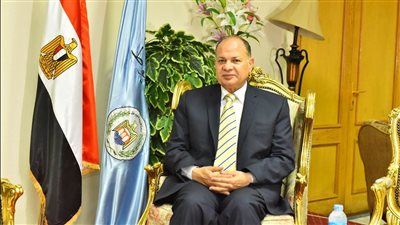 محافظ أسيوط: إنقاذ فتاة وانتشال 3 جثث من أسفل العقار المنهار.. وجهود للبحث عن مفقودين 