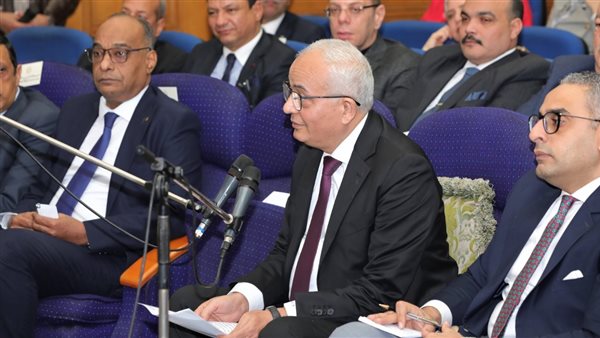 اجتماع وزير التعليم