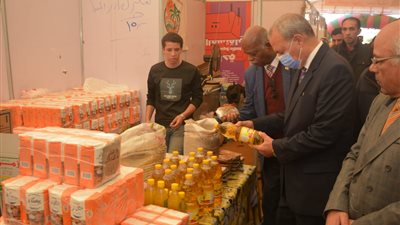 محافظ القليوبية ورئيس الغرفة التجارية يفتتحان معرض أهلا رمضان بمدينة بنها