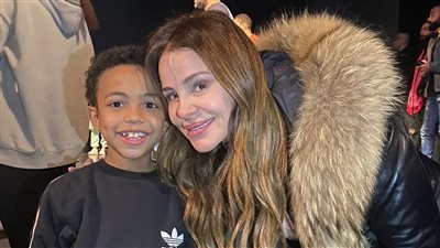 قبل عرضه السبت.. يسرا وكارول سماحة في بروفات مسرحية تقدر | صور