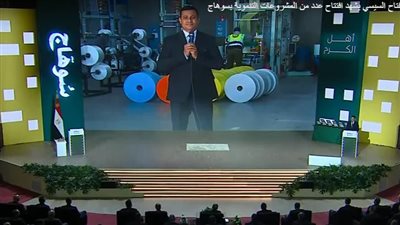 صاحب مصنع بسوهاج لـ السيسي: أنا كان نفسي أقابل حضرتك يا فندم وتأخذني في حضنك 