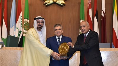 خالد أبو بكر: حصول هيئة قناة السويس على جائزة التميز الحكومي نتاج جهود آلاف العاملين