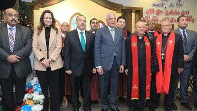 محافظ الجيزة يزور مقر الكنيسة الإنجيلية للتهنئة بعيد الميلاد المجيد