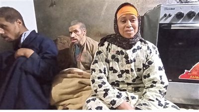 أم هاشم رفضت الزواج لخدمة شقيقيها مريضي ضمور العضلات: ملهمش حد غيري | فيديو 