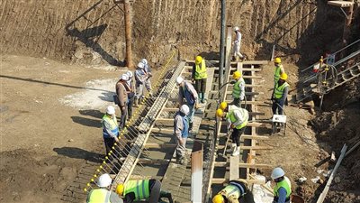 الري: بدء صب الخرسانات بمشروع مجموعة قناطر ديروط الجديدة