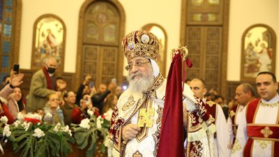 سر مغادرة البابا تواضروس قداس عيد الميلاد أثناء إلقاء العظة