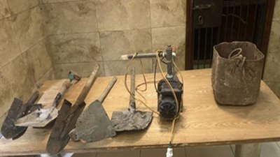 ضبط متهمين بالحفر والتنقيب غير المشروع عن الآثار ببني سويف | صور