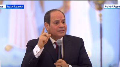 السيسي عن شائعات بيع قناة السويس: لو فيه حاجة هعملها هقولكم