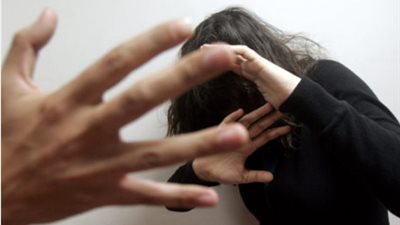 ابنة سيدة قتلها زوجها بكفر الشيخ: أبويا ربطها بجنزير.. وقعد يضرب فيها بسلك وشومة 