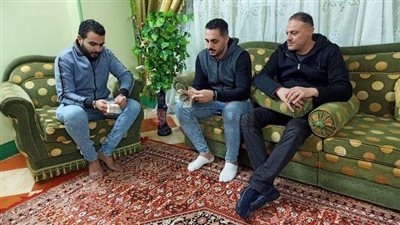 طالبتان تعثران على مبلغ مالي كبير داخل توك توك بالغربية وتعيدانه إلى صاحبه