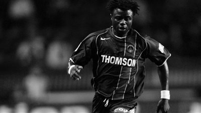 وفاة الكاميروني موديست مبامي لاعب منتخب الكاميرون وباريس سان جيرمان السابق