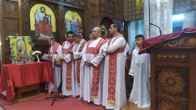 آلاف الأقباط يتوافدون على كنائس الوادي الجديد لأداء قداس عيد الميلاد 