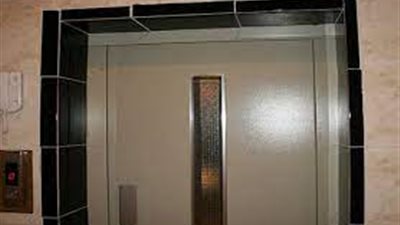 كان بيجرّب الأسانسير.. شاهد عيان يروي تفاصيل سقوط مصعد خلال الصيانة وإصابة 9 أشخاص بالعمرانية | فيديو