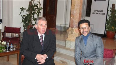 أحمد داود يقدم جائزة أفضل نص مسرحي في حفل توزيع جوائز ساويرس الثقافية