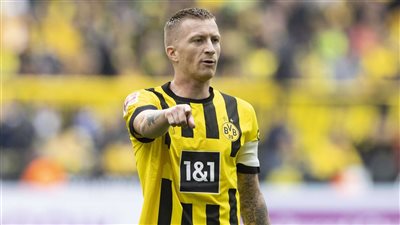 رسميًا.. دورتموند يعلن تمديد عقد رويس عامًا آخر
