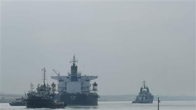 رئيس هيئة قناة السويس لـ القاهرة 24: تم تعويم السفينة جلوري والحركة في القناة منتظمة بالكامل