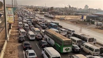  شلل مروري في الطريق الصحراوي بالشرقية بسبب التقلبات الجوية | صور