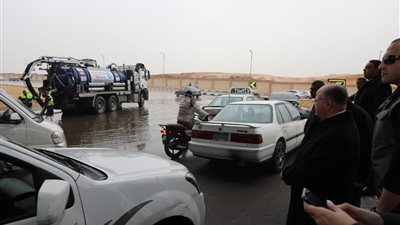 محافظ القاهرة يتفقد أعمال رفع تراكمات مياه الأمطار وتيسير الحركة المرورية │ صور