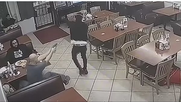  سطو مسلح داخل مطعم