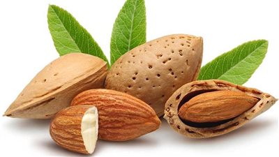 دراسة: تناول اللوز بعد التمرين يعزز من صحة العضلات