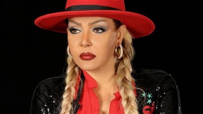 لوسي عن أزمة مسرحية الحفيد: الخروج عن النص وصل لألفاظ خارجة وإيماءات.. أنا فاض بيا