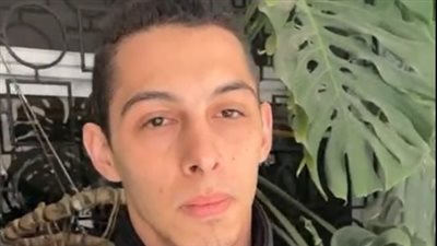 طلاب يقتحمون أكاديمية طيبة الوهمية بالمعادي.. وشاهد عيان: شفناهم طالعين يجروا ومعاهم شاشات ومراوح| فيديو 