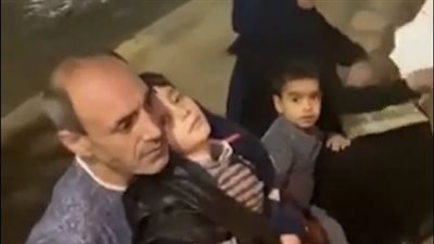 أعز عندي من ولادي.. شخص يستغيث لعلاج نجل زوجته المصاب بمشاكل في الرئة: مش عاوز حاجة غير أنه يعيش| بث مباشر 