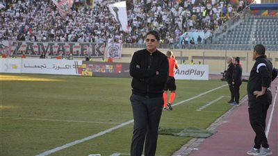 أيمن الرمادي يتقدم باستقالته من تدريب أسوان بسبب الأزمة المالية.. والإدارة تتمسك باستمراره