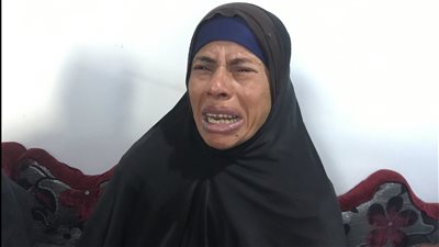 والدة شاب توفي بسبب سقوط عارضة المرمى عليه بكفر الشيخ: فقدت سندي في الدنيا │ صور