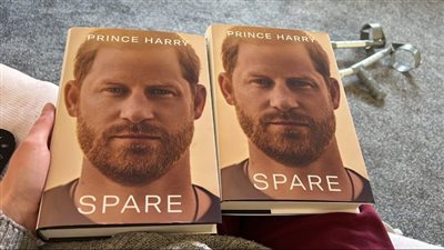 لبيع نسخ أكثر.. محامون يزعمون كذب الأمير هاري بشأن تعاطيه المخدرات في مذكراته