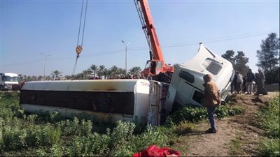 انقلاب سيارة مواد بترولية على الطريق الدولي الساحلي بكفر الشيخ.. والمحافظ: تيسير الحركة المرورية بصورة طبيعية