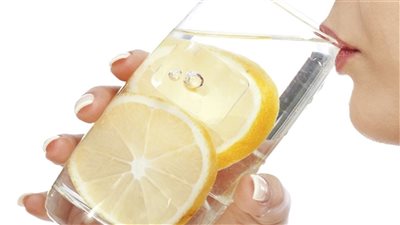 ما هو المشروب الذي يحرق الدهون على الريق؟ كلمة السر في الليمون