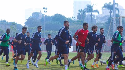 الأهلي يختتم تدريباته استعدادًا لمباراة المصري.. ومحاضرة بالفيديو للاعبين