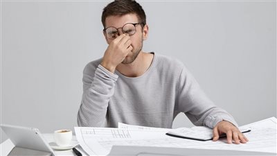 أبرزها الاكتئاب.. تعرف على تأثير ضغوط العمل على الصحة العقلية