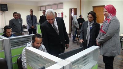 رئيس جامعة المنيا يتفقد لجان الفنون الجميلة وذوي القدرات الخاصة بالألسن