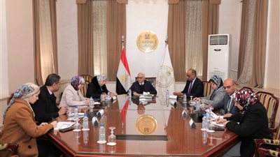 الاعتماد على الإدراك السمعي.. بماذا كلف وزير التربية والتعليم اللجنة المشكلة لتطوير مناهج طلاب الإعاقة البصرية؟